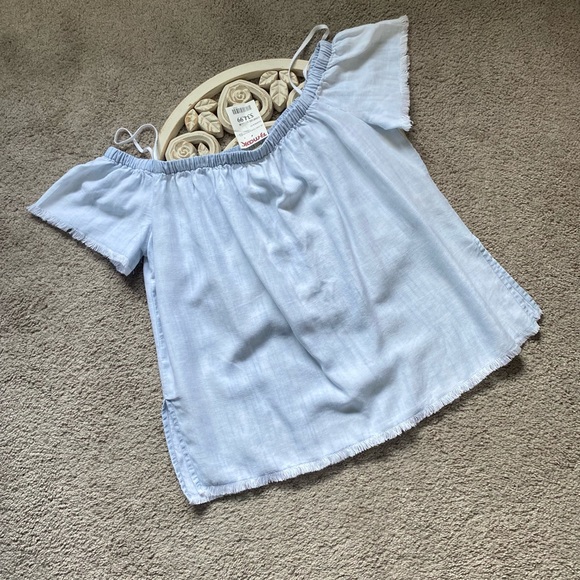 Cloth & Stone Frayed Hem Chambray Off shoulder Top - Picture 2 of 9